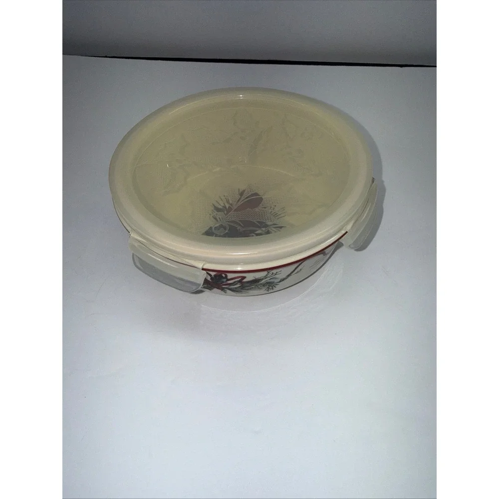 Lenox Winter Greetings Serve and Store Cardinal Bowl with Locking Lid 6 inch
